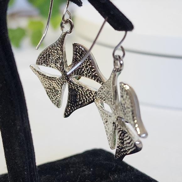 Silver Green Enamel Clover Drop Earrings New - Picture 4 of 6